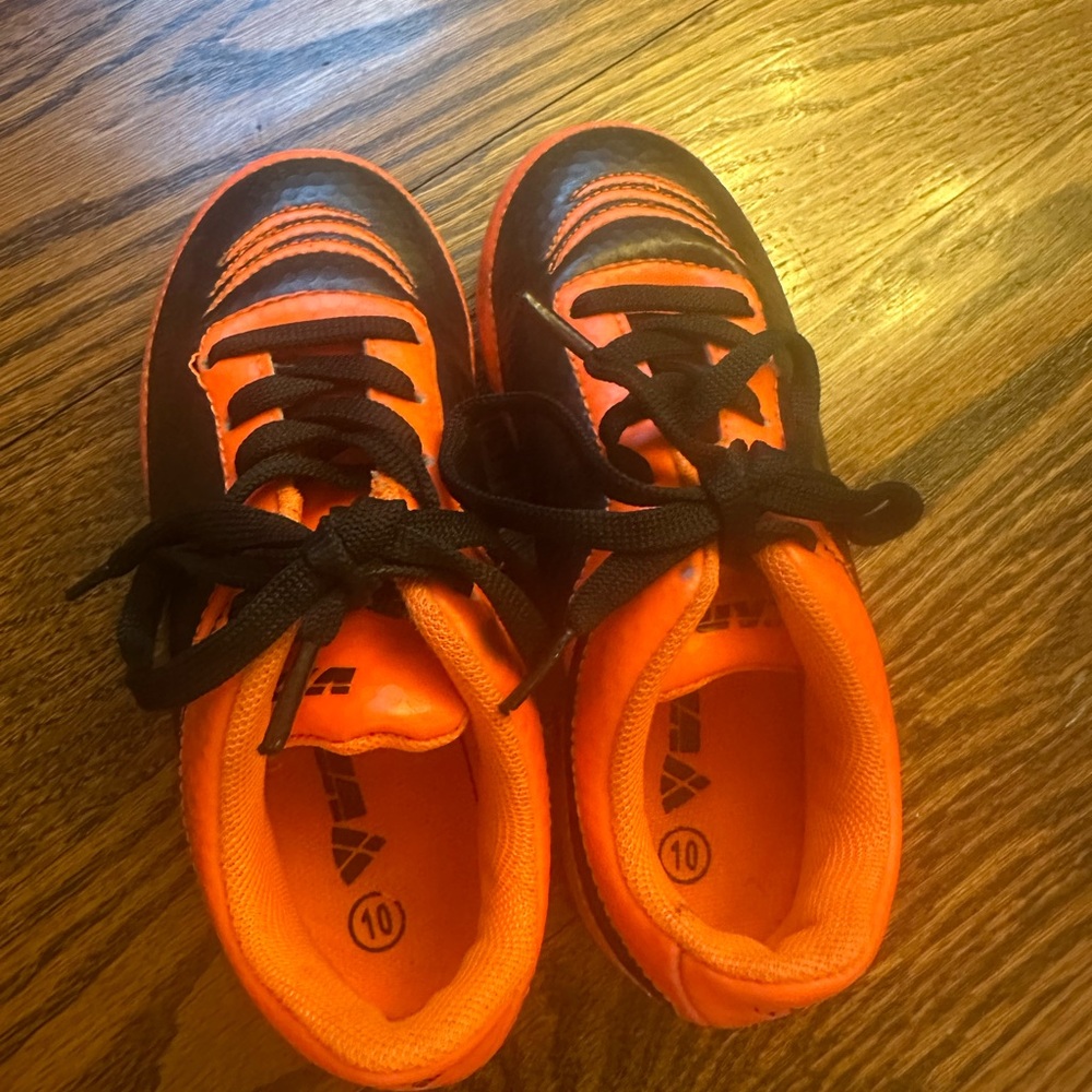Kids Soccer Cleats - Size 10